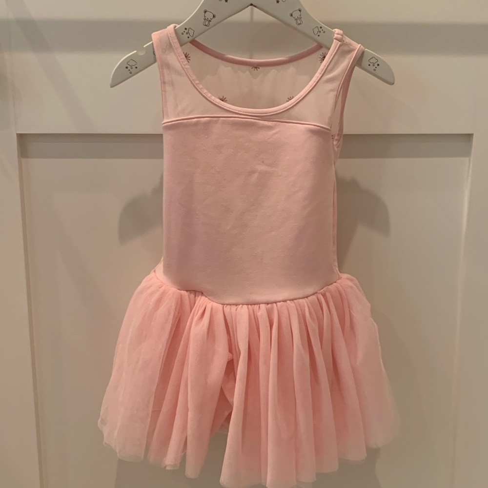 Bloch sz 4/6 ballet leotard w pink metallic embroidery. So cute!